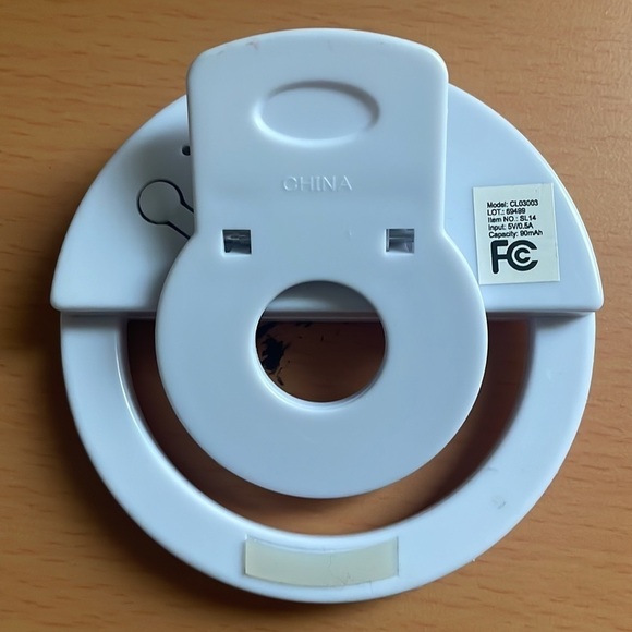 Poshmark Selfie Ring Light 3 Settings
Laptop Phone White Black PFF Poshfest - Picture 3 of 7